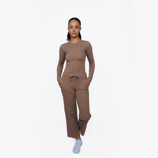 Angela Lounge Set – Soft Long-Sleeve Top & Drawstring Pants in Rich Mocha Tone | L'enigme