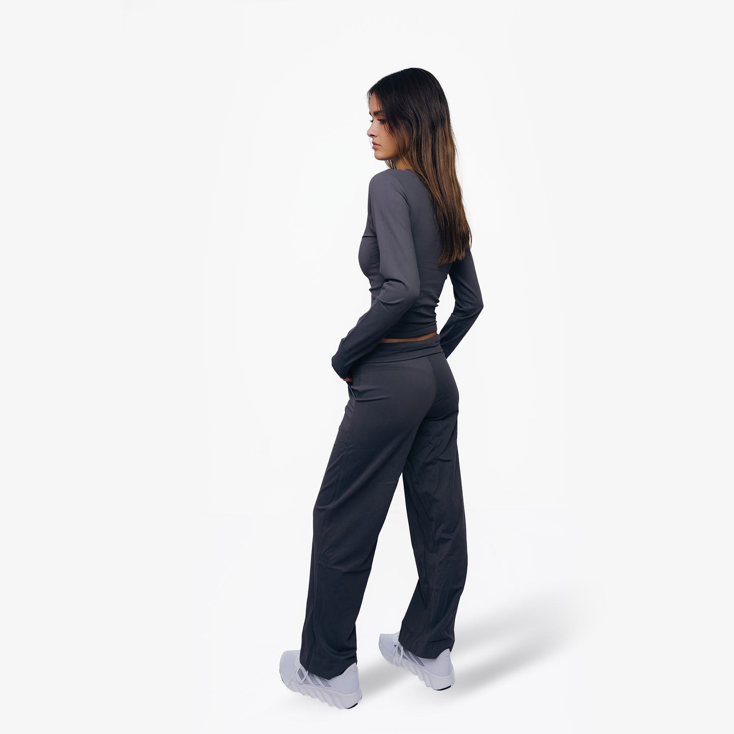L'enigme Angela Lounge Set – Relaxed Drawstring Pants & Fitted Long-Sleeve Top for Travel & Errands