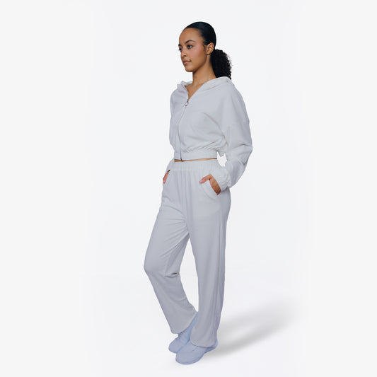 Eda Lounge Set – Cropped Zip-Up Hoodie & Wide-Leg Joggers in Soft Premium Fabric | L'enigme