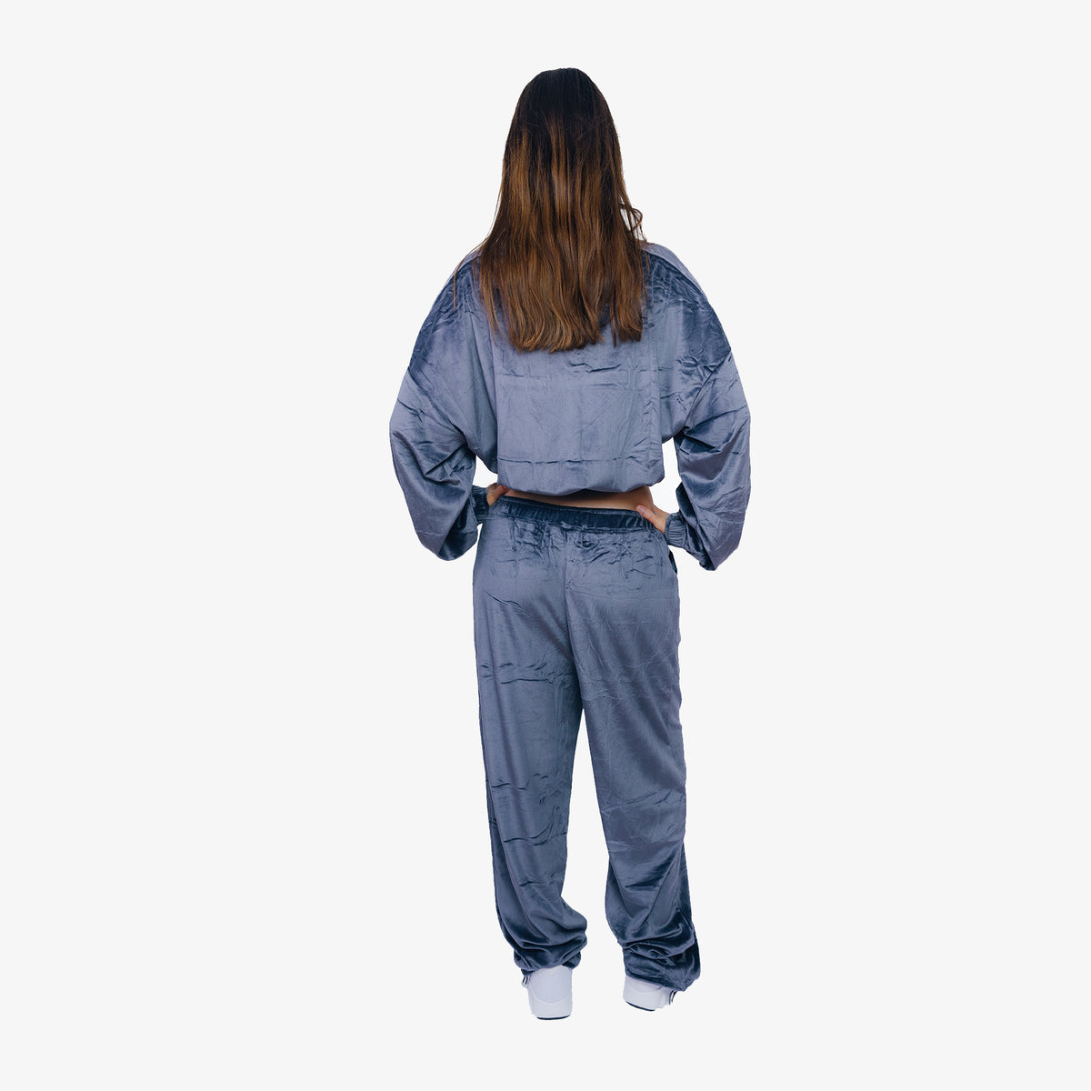 Eda Lounge Set – Relaxed Silhouette Cropped Hoodie & Elastic Waistband Joggers with Side Pockets | L'enigme
