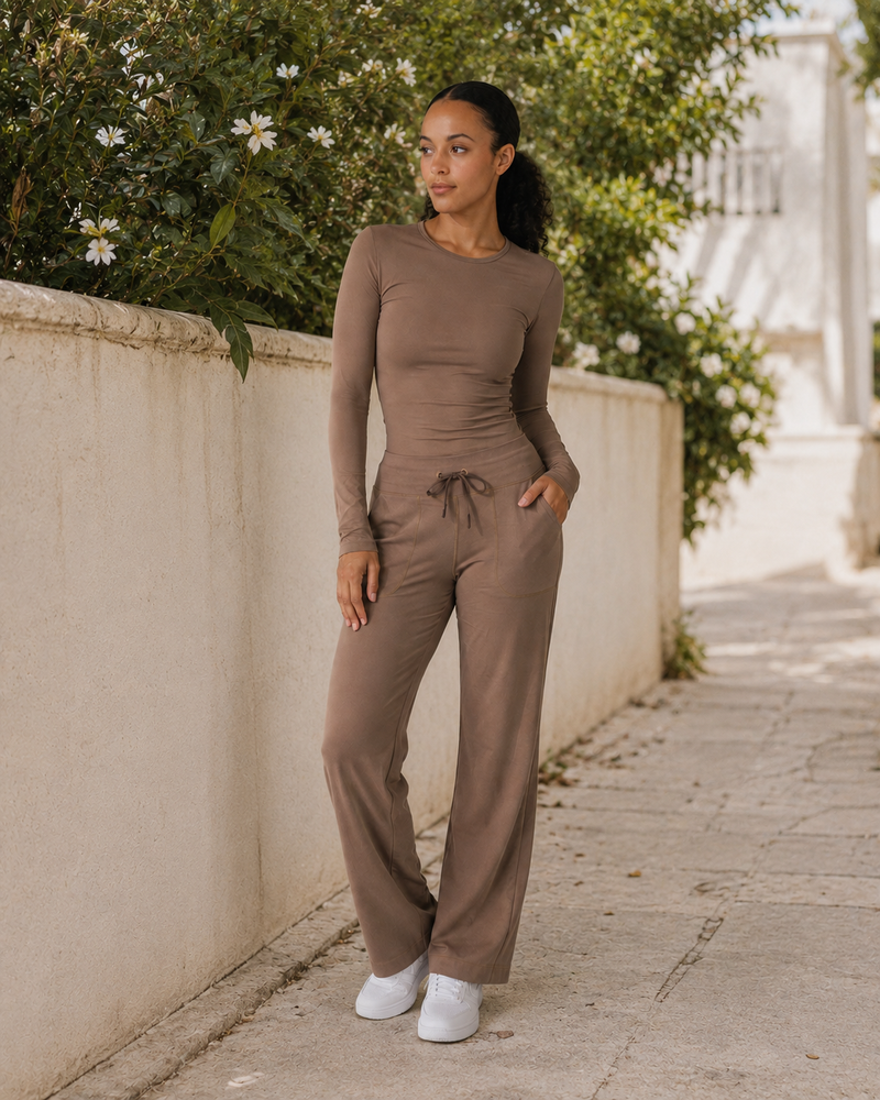 Woman in L'enigme seamless activewear set – gym-to-street athleisure style