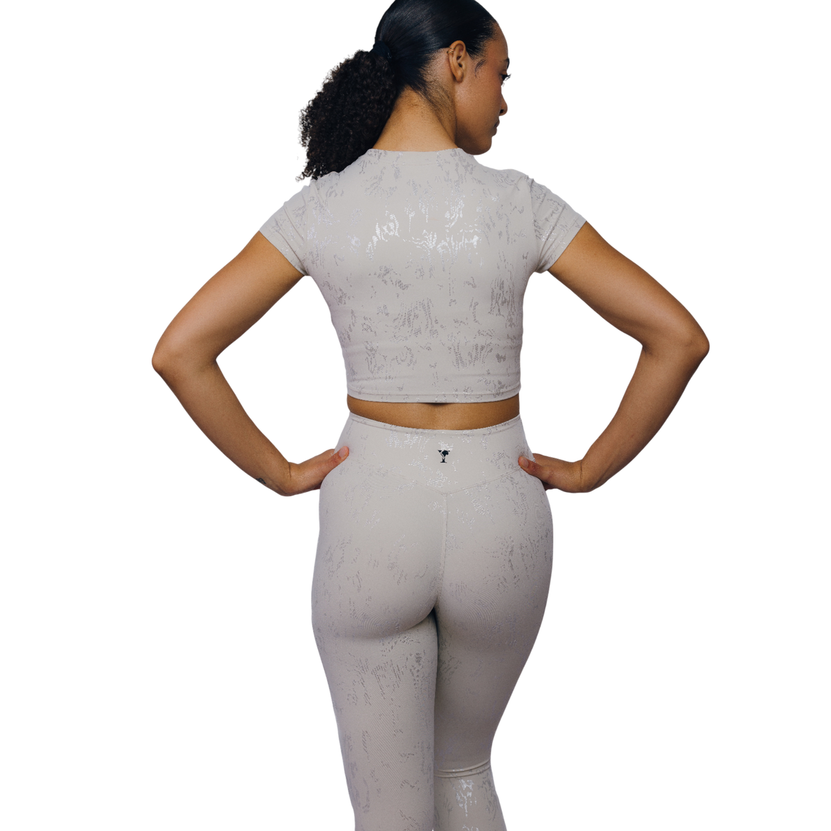 Lora Crop Top – Sleek Minimal Cropped Tee for Gym, Yoga & Everyday Athleisure | L'enigme